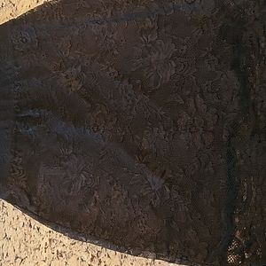 BLACK LACED SKIRT